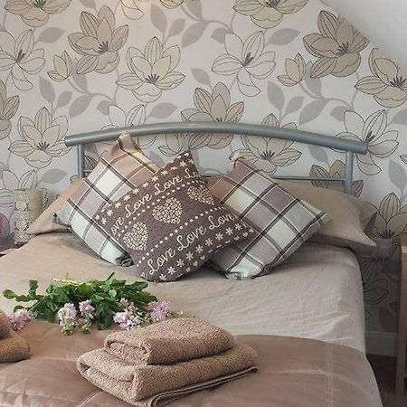 Carvetii - Gemini House - 4 Bed House Sleeps Up To 8 People Villa Tillicoultry ภายนอก รูปภาพ